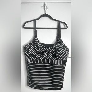Mynah black and white tankini bathing suit top. Womens size 22. NWT